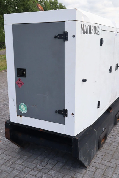 SDMO R90C3 | 90 KVA | 400 V - Generador industriale: foto 4 SDMO R90C3 | 90 KVA | 400 V - Generador industriale: foto 4