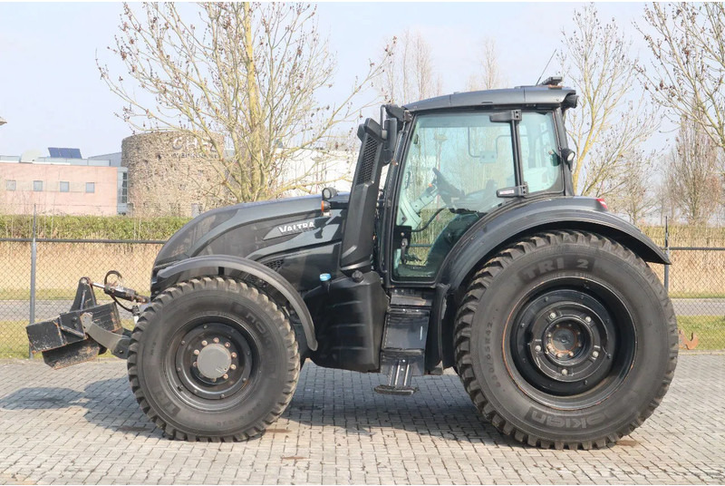 Valtra T234 D UNLIMITED | FRONT PTO | 53 KM/H | FULL OPTION - Tractor: foto 2 Valtra T234 D UNLIMITED | FRONT PTO | 53 KM/H | FULL OPTION - Tractor: foto 2