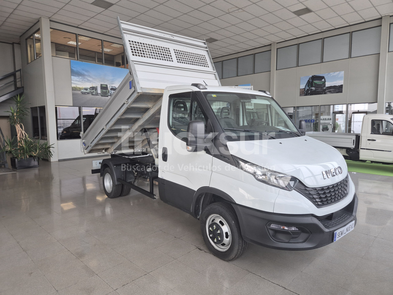 IVECO DAILY 35C14H - Volquete furgoneta: foto 2 IVECO DAILY 35C14H - Volquete furgoneta: foto 2