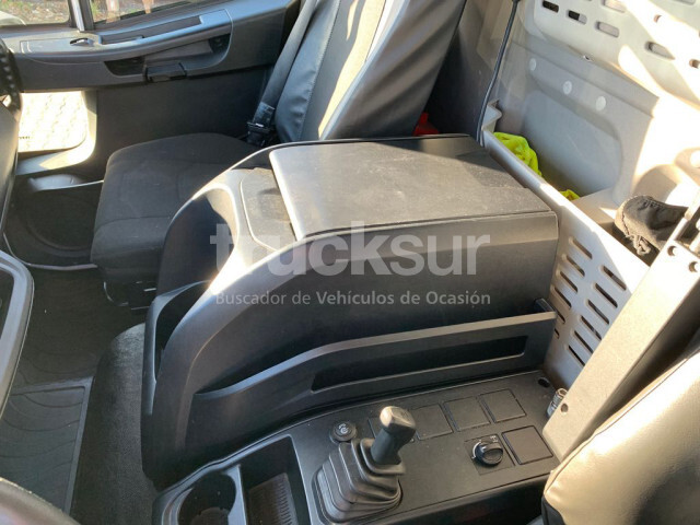 Camión caja cerrada IVECO EUROCARGO 140E25: foto 10
