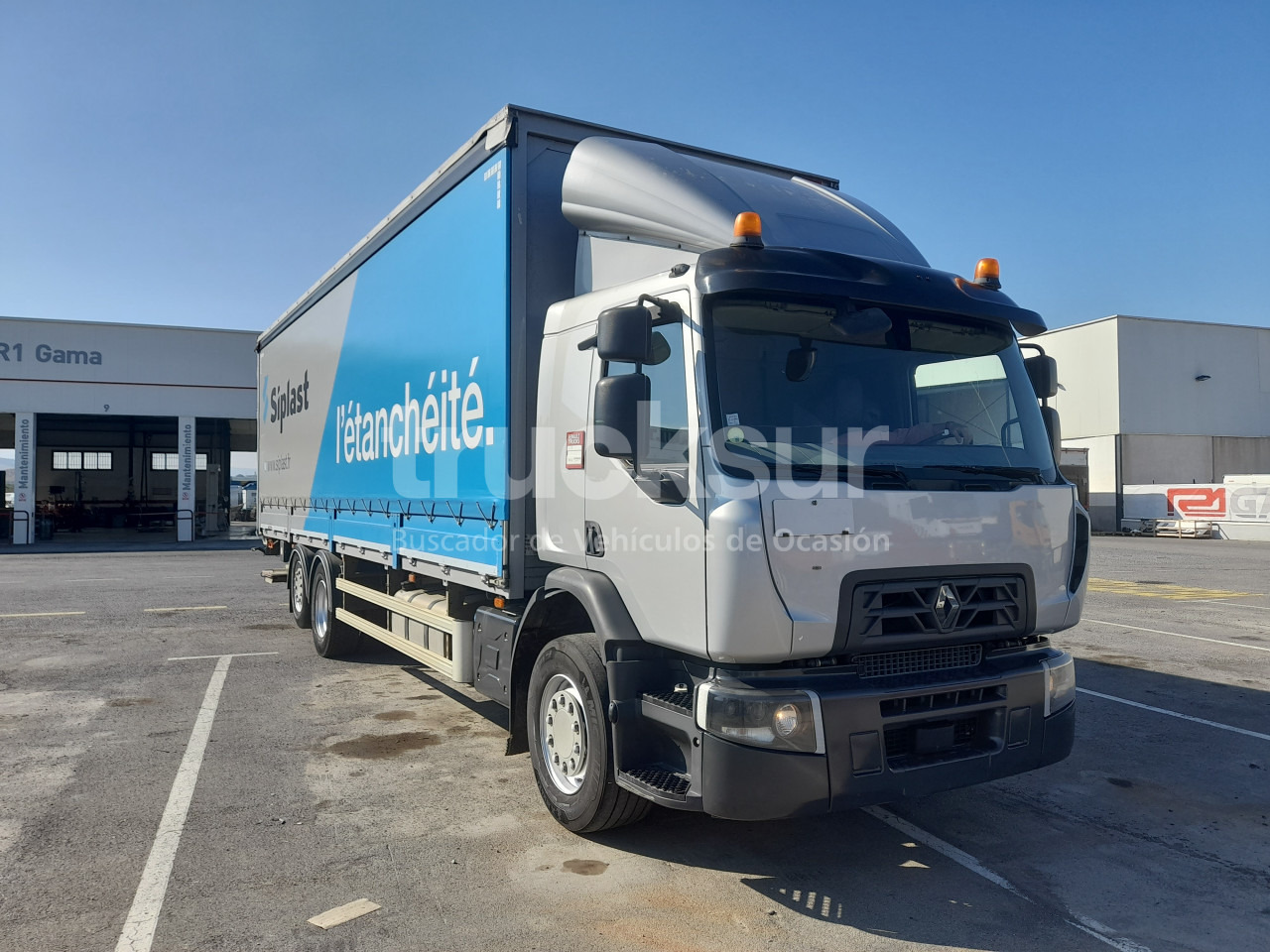 RENAULT D320.26 ejes 6x2*4 - Camión lona: foto 1 RENAULT D320.26 ejes 6x2*4 - Camión lona: foto 1