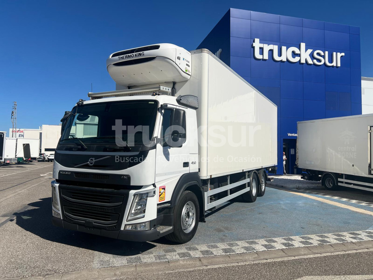 VOLVO FM450 ejes 6x2*4 - Camión frigorífico: foto 1 VOLVO FM450 ejes 6x2*4 - Camión frigorífico: foto 1