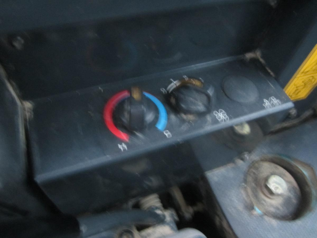 Miniexcavadora Komatsu PC50MR-2: foto 9