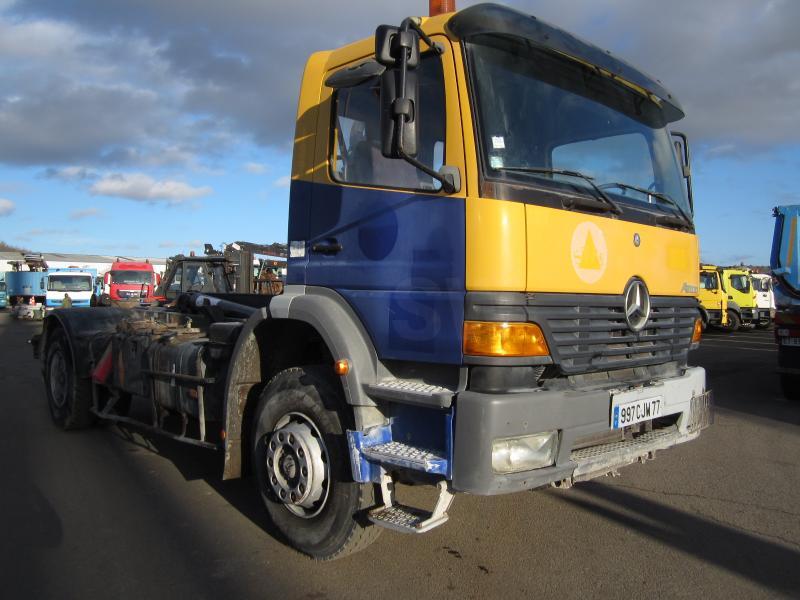 Mercedes Atego 1823 - Camión multibasculante: foto 2 Mercedes Atego 1823 - Camión multibasculante: foto 2