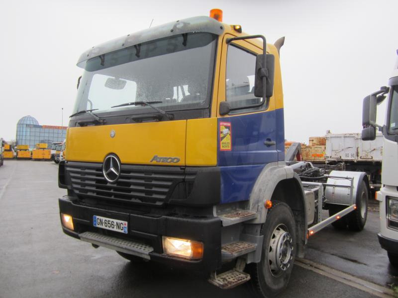 Mercedes Atego 1823 - Camión multibasculante: foto 1 Mercedes Atego 1823 - Camión multibasculante: foto 1