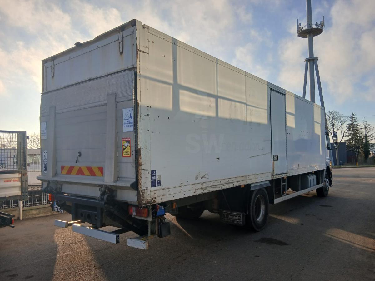 Mercedes Axor 1829 - Camión caja cerrada: foto 4 Mercedes Axor 1829 - Camión caja cerrada: foto 4