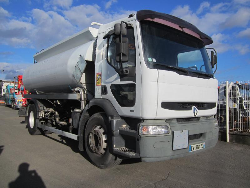 Renault Premium 250 - Camión cisterna: foto 2 Renault Premium 250 - Camión cisterna: foto 2