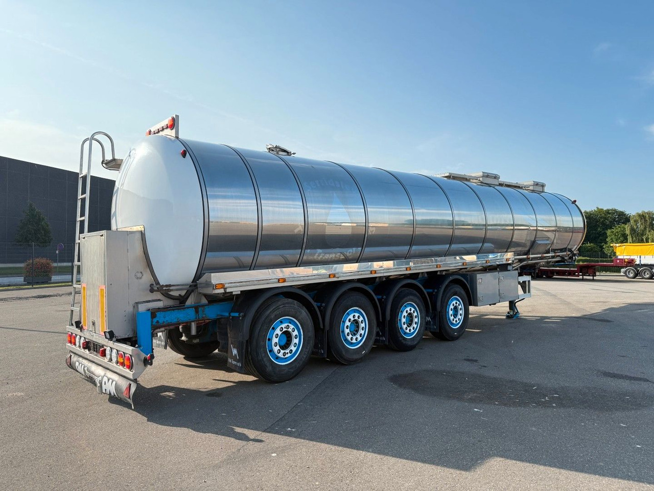 Burg VM Tarm 4 axle 33.000 L Vogelsang - Semirremolque cisterna: foto 3 Burg VM Tarm 4 axle 33.000 L Vogelsang - Semirremolque cisterna: foto 3