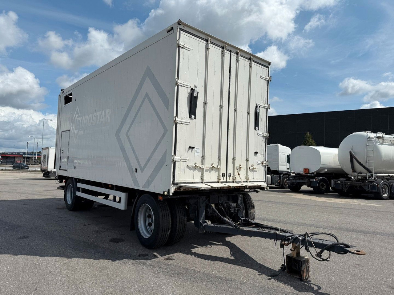 Kel-Berg 20 t. Alubox - Maschineramp Kel-Berg 2 axle 20 t. Alubox - Maschineramp - Remolque caja cerrada: foto 2 Kel-Berg 20 t. Alubox - Maschineramp Kel-Berg 2 axle 20 t. Alubox - Maschineramp - Remolque caja cerrada: foto 2