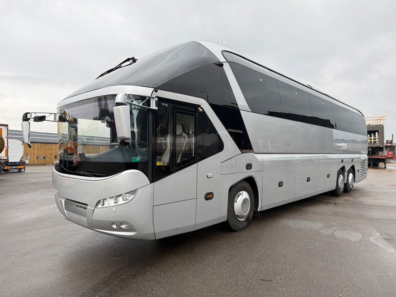Neoplan Starliner N 5218 Euro 6 - Autocar: foto 1 Neoplan Starliner N 5218 Euro 6 - Autocar: foto 1