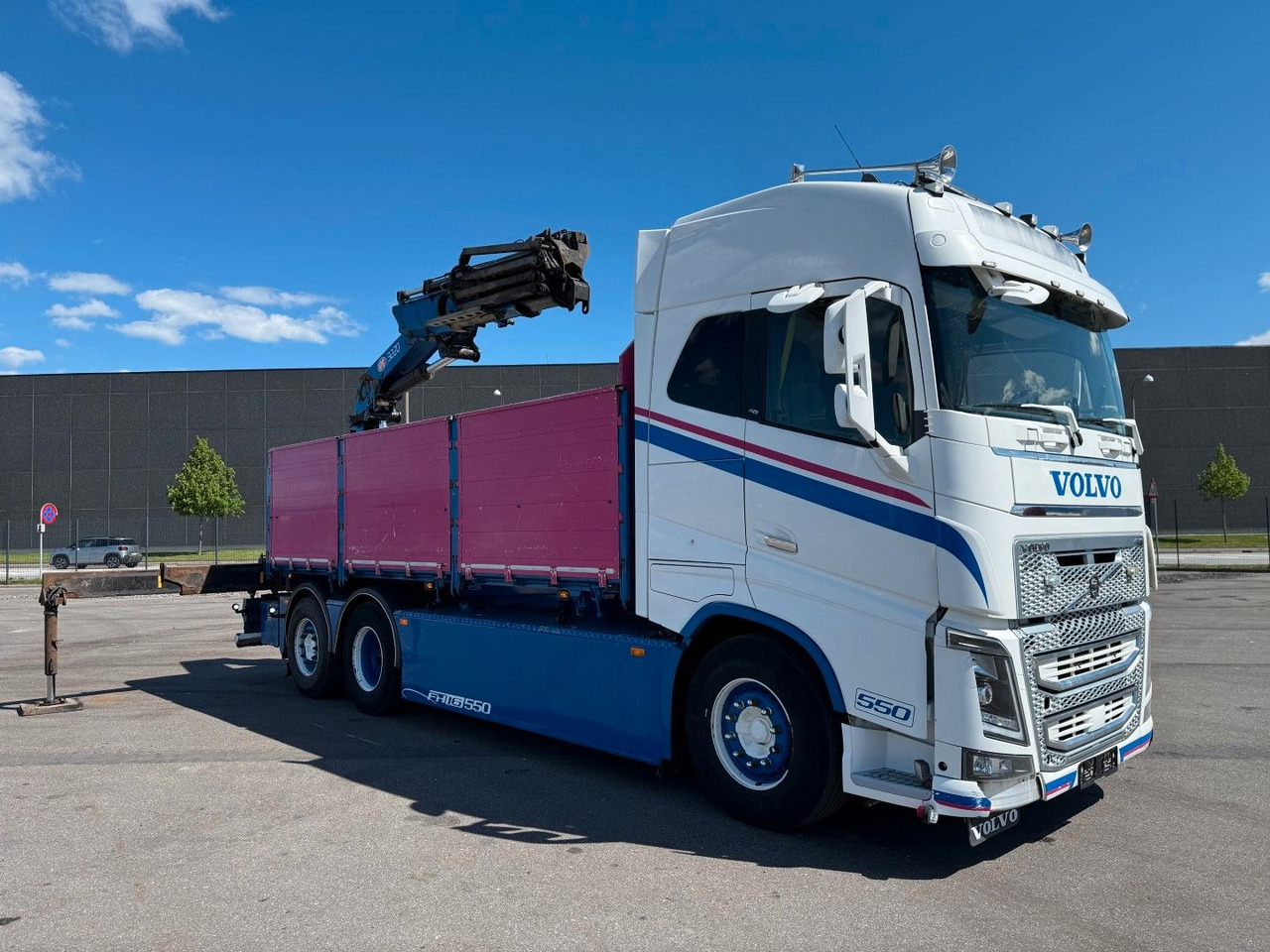 Volvo FH 16.550 6x24 / Crane HMF 3220K4 Euro 6 - Camión grúa: foto 3 Volvo FH 16.550 6x24 / Crane HMF 3220K4 Euro 6 - Camión grúa: foto 3