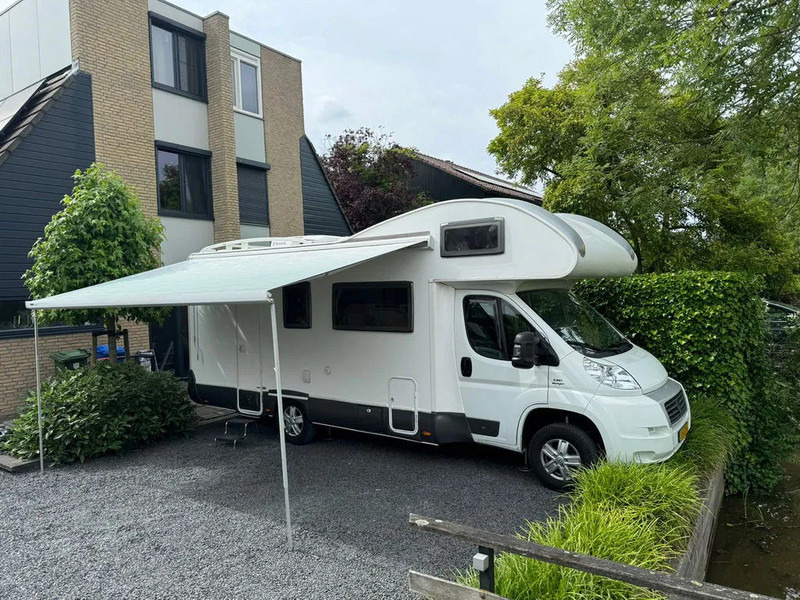 Fiat RIMOR EUROPEO 63 Alkoof, 2x airco, luifel, voortent, EP Level, trekhaak, douche, toilet, 6-zits - Autocaravana capuchina: foto 2 Fiat RIMOR EUROPEO 63 Alkoof, 2x airco, luifel, voortent, EP Level, trekhaak, douche, toilet, 6-zits - Autocaravana capuchina: foto 2