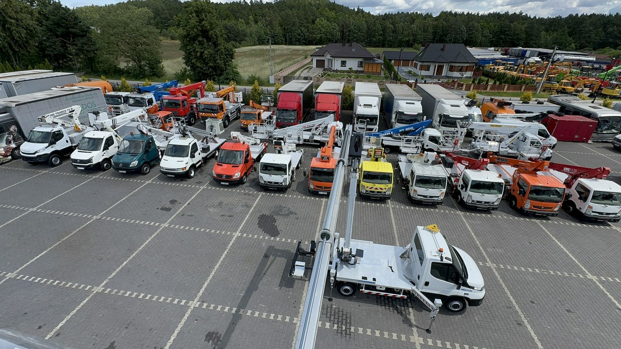 Iveco Daily 35S14 - Camión con plataforma elevadora: foto 1 Iveco Daily 35S14 - Camión con plataforma elevadora: foto 1