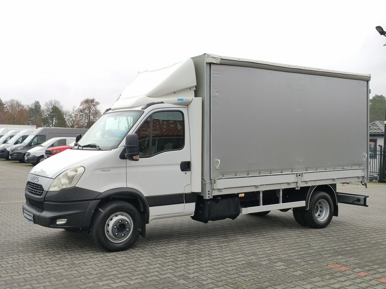Iveco Daily 70C17 Firana Tył Drzwi Zadbany w Pełni Sprawny Super Stan - Furgoneta con caja de lona: foto 2 Iveco Daily 70C17 Firana Tył Drzwi Zadbany w Pełni Sprawny Super Stan - Furgoneta con caja de lona: foto 2