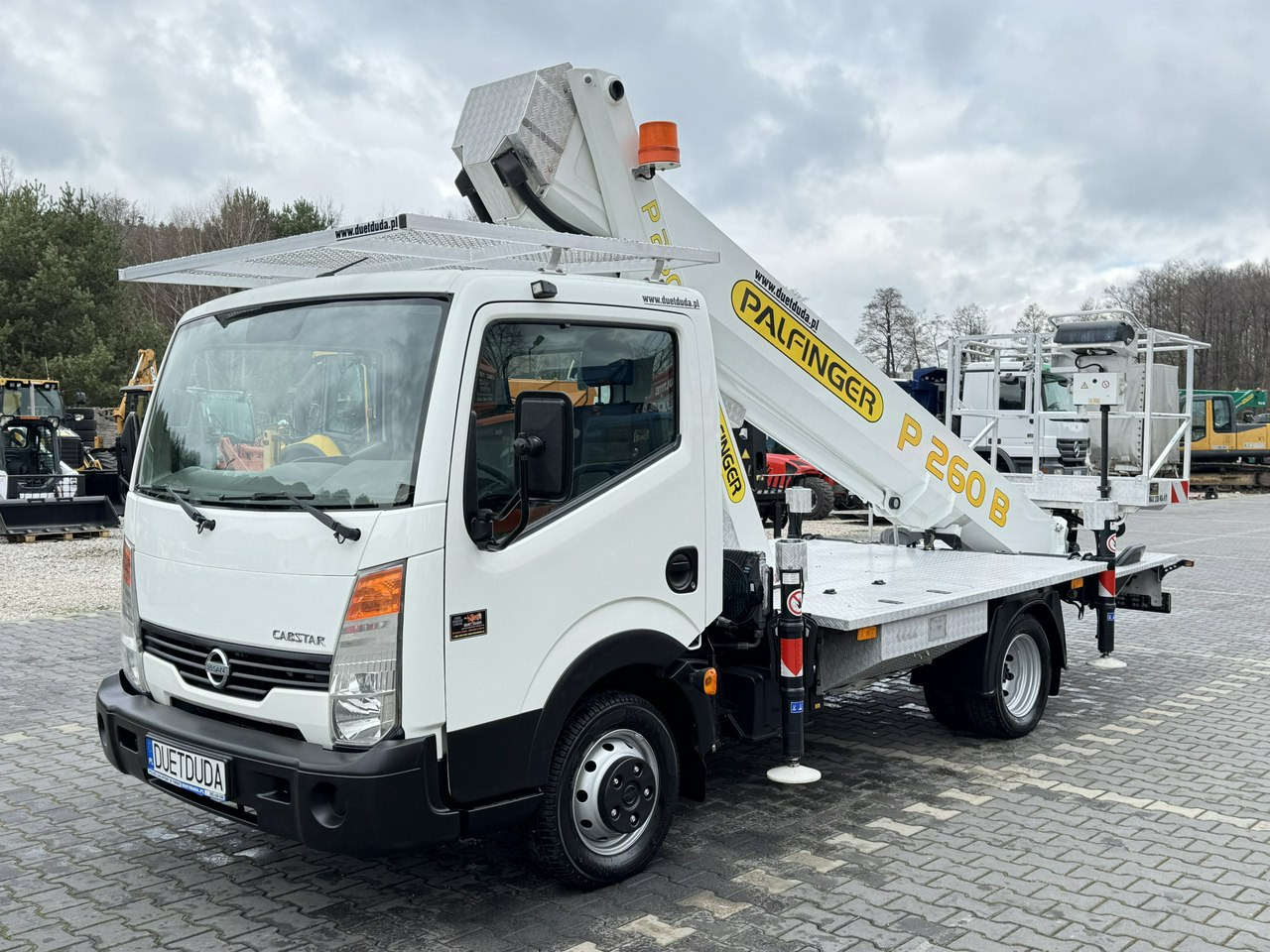 Nissan Cabstar - Camión con plataforma elevadora: foto 4 Nissan Cabstar - Camión con plataforma elevadora: foto 4