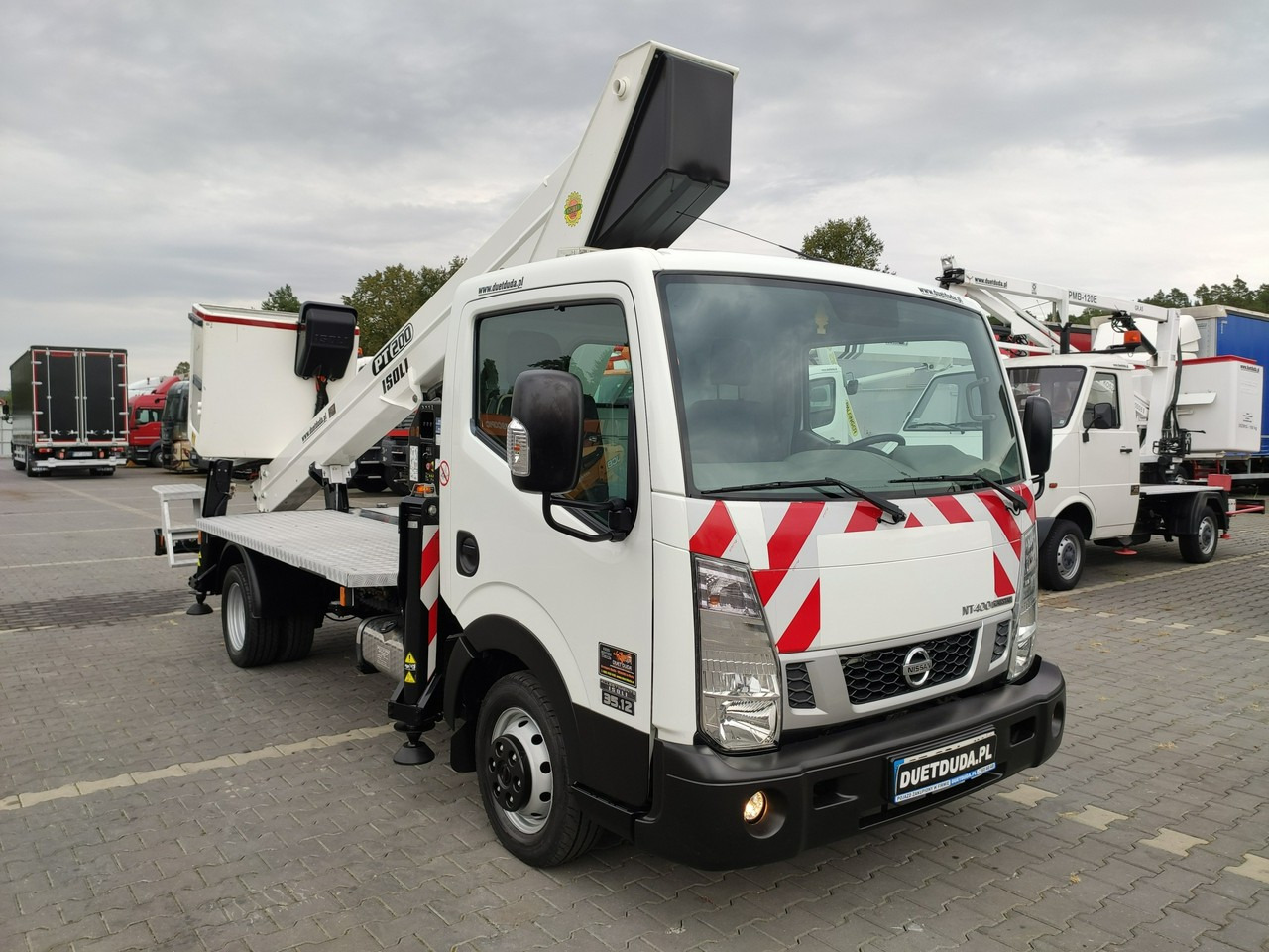 Nissan Cabstar - Camión con plataforma elevadora: foto 3 Nissan Cabstar - Camión con plataforma elevadora: foto 3