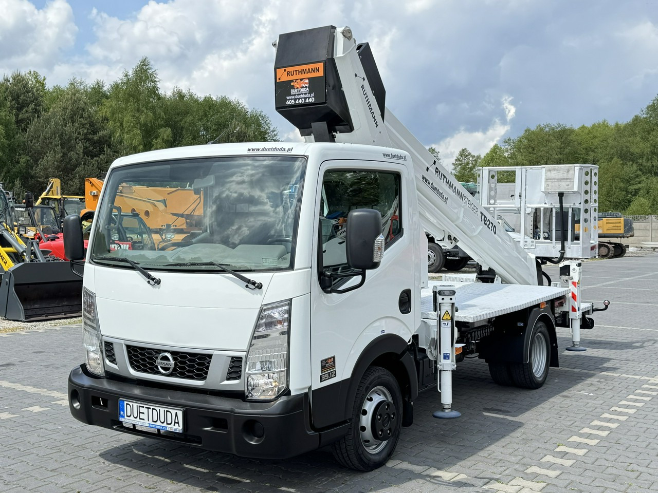 Nissan Cabstar - Camión con plataforma elevadora: foto 3 Nissan Cabstar - Camión con plataforma elevadora: foto 3