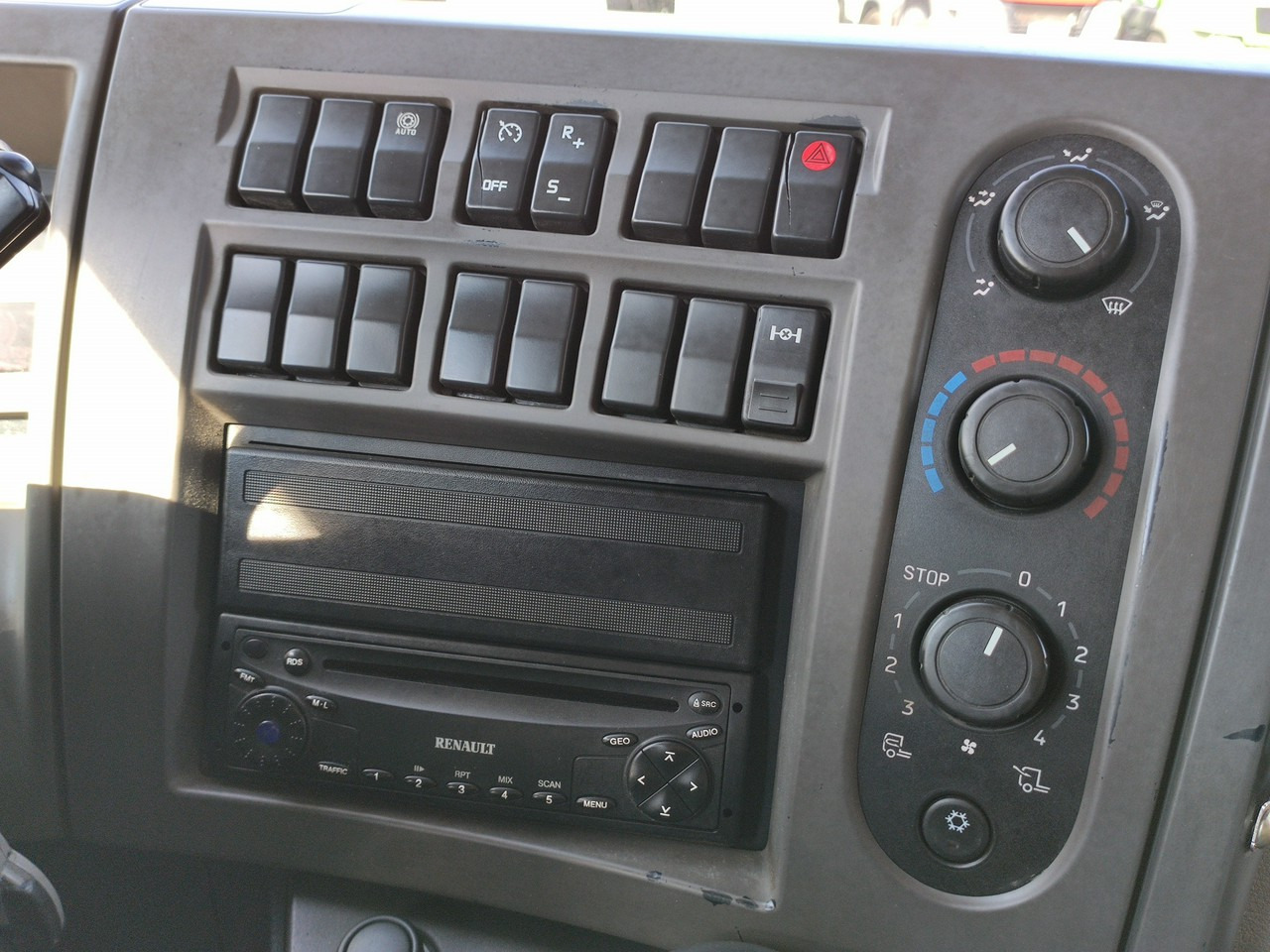 Leasing de Renault Midlum 180.240DXI + HDS HYVA HB170E2 Udzwig 3.6Tony Renault Midlum 180.240DXI + HDS HYVA HB170E2 Udzwig 3.6Tony: foto 25 Leasing de Renault Midlum 180.240DXI + HDS HYVA HB170E2 Udzwig 3.6Tony Renault Midlum 180.240DXI + HDS HYVA HB170E2 Udzwig 3.6Tony: foto 25