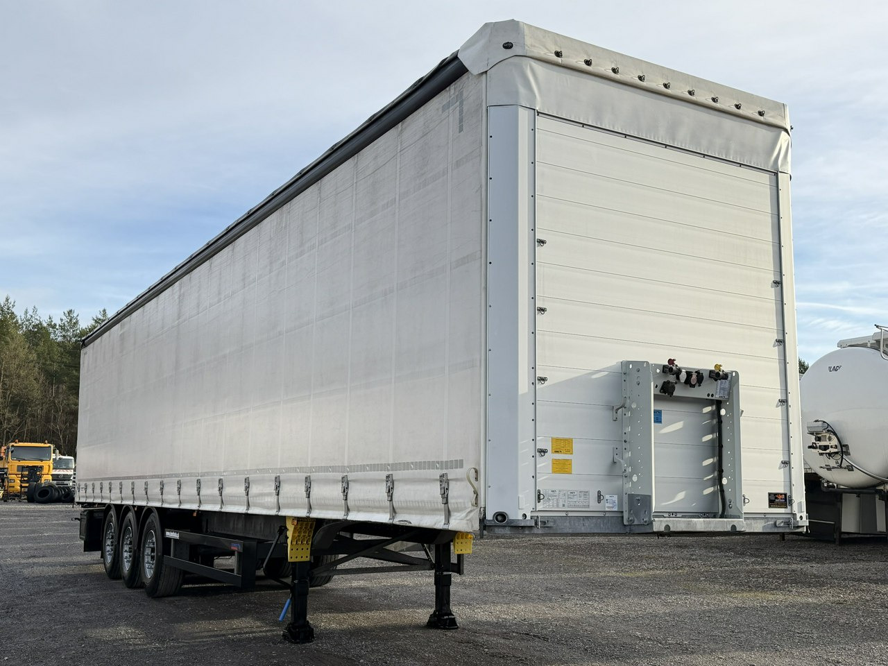 Schmitz Cargobull Standard Rama Ocynk Oś podnoszona Listopad 2018r - Semirremolque lona: foto 4 Schmitz Cargobull Standard Rama Ocynk Oś podnoszona Listopad 2018r - Semirremolque lona: foto 4