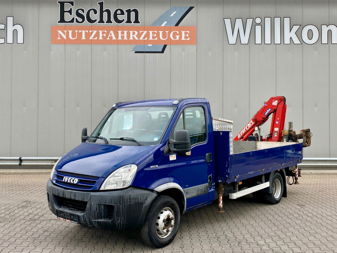 Iveco 65 C18 | Ferrari F541R A4 Kran*FUNK*3x Sitze*AHK Iveco 65 C18 | Ferrari F541R A4 Kran*FUNK*3x Sitze*AHK - Caja abierta furgoneta: foto 1 Iveco 65 C18 | Ferrari F541R A4 Kran*FUNK*3x Sitze*AHK Iveco 65 C18 | Ferrari F541R A4 Kran*FUNK*3x Sitze*AHK - Caja abierta furgoneta: foto 1