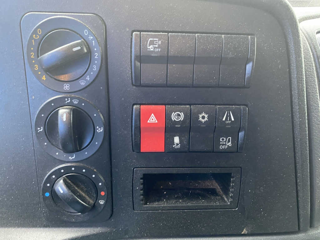 Camión frigorífico Mercedes-Benz 1523 L Atego / Dhollandia LBW: foto 7