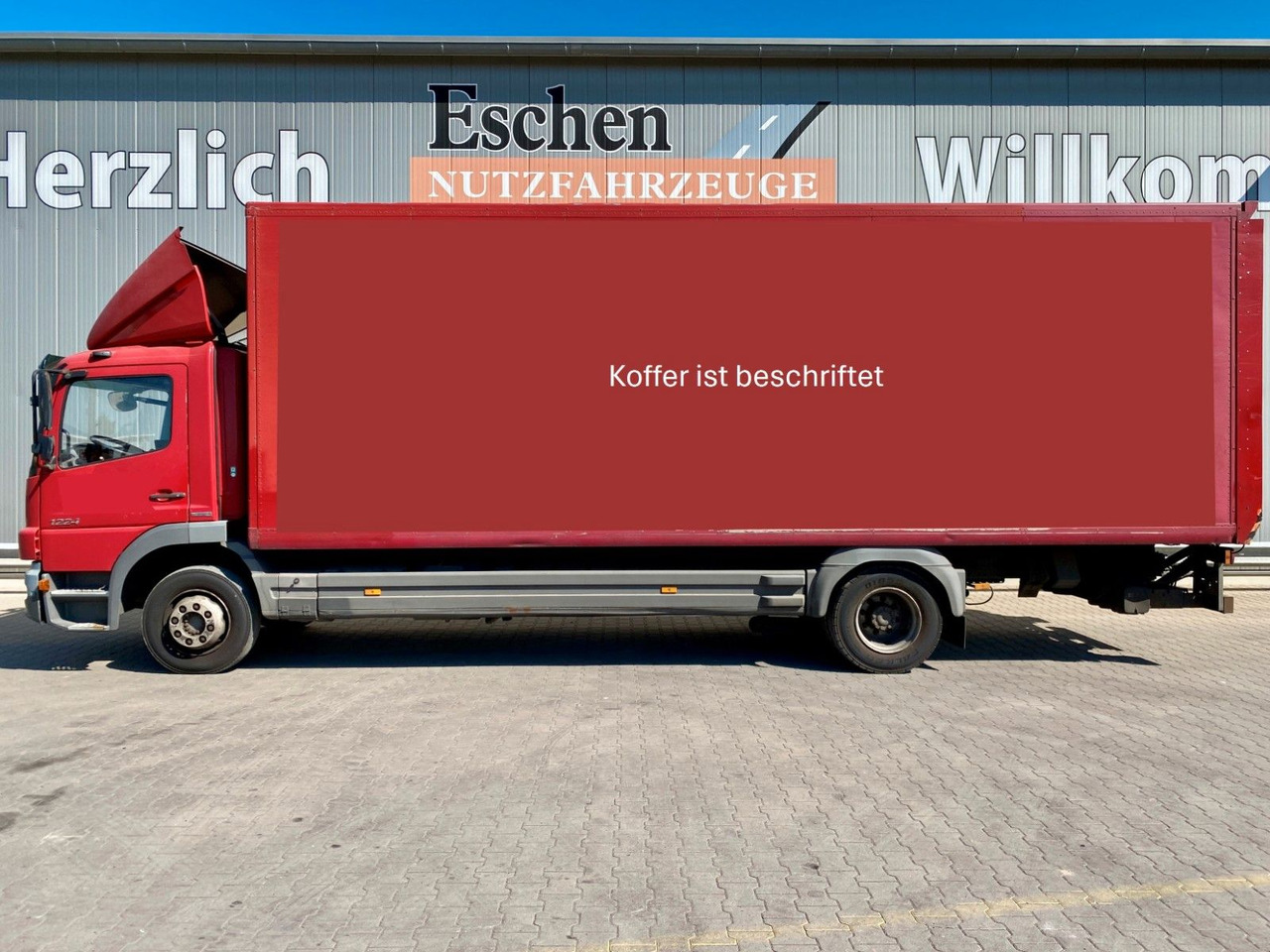 Mercedes-Benz Atego 1224 | BÄR LBW 1,50to*3x Sitze*Klima*AHK - Camión caja cerrada: foto 2 Mercedes-Benz Atego 1224 | BÄR LBW 1,50to*3x Sitze*Klima*AHK - Camión caja cerrada: foto 2