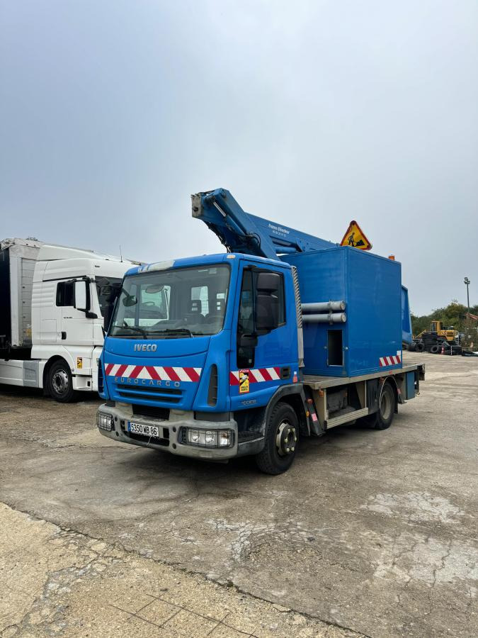 Iveco Eurocargo 100E19 - Camión con plataforma elevadora: foto 1 Iveco Eurocargo 100E19 - Camión con plataforma elevadora: foto 1