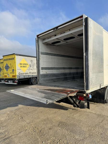 Camión frigorífico Iveco Eurocargo 160E30: foto 8