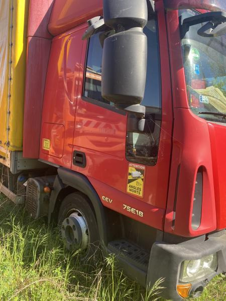 Iveco - Camión lona: foto 3 Iveco - Camión lona: foto 3