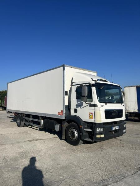 MAN TGM 18.250 - Camión caja cerrada: foto 4 MAN TGM 18.250 - Camión caja cerrada: foto 4