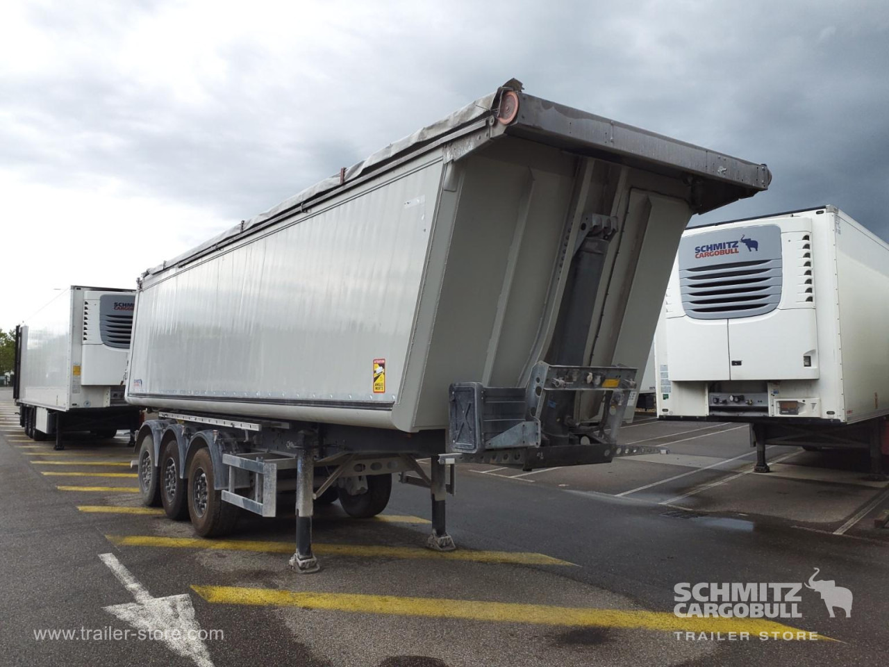 SCHMITZ Tipper Alu-square sided body 39m³ - Semirremolque volquete: foto 1 SCHMITZ Tipper Alu-square sided body 39m³ - Semirremolque volquete: foto 1
