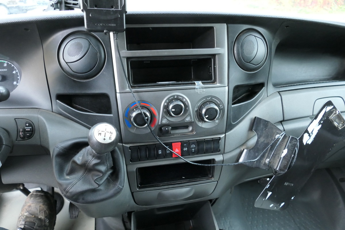 Furgoneta caja cerrada IVECO Daily 35 S11 C30C AUTOMATIK KAMERA MAXI Regale L: foto 10 Furgoneta caja cerrada IVECO Daily 35 S11 C30C AUTOMATIK KAMERA MAXI Regale L: foto 10