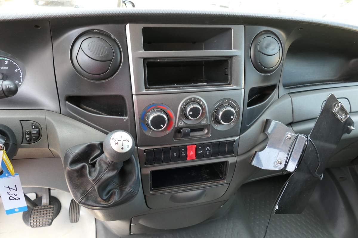 Furgoneta caja cerrada IVECO Daily 35 S11 C30C AUTOMATIK KAMERA Regale LUFT D: foto 7