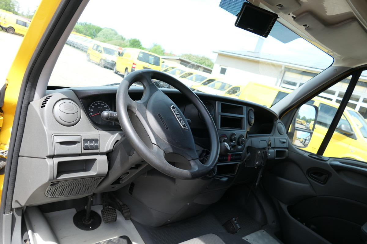 Foto del interior 2: Furgoneta caja cerrada IVECO Daily 35 S11 C30C AUTOMATIK KAMERA Regale LUFT D