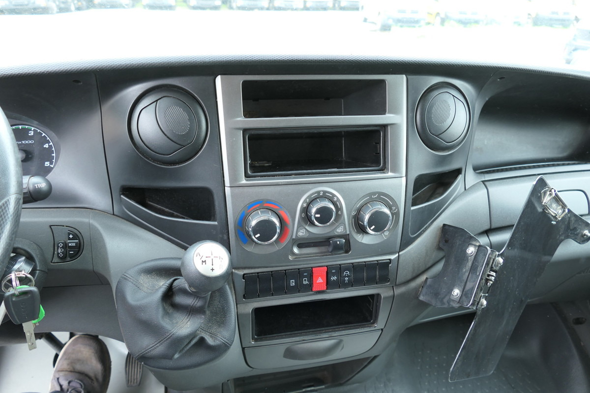 Furgoneta caja cerrada IVECO Daily 35 S11 C30C AUTOMATIK KAMERA Regale LUFT D: foto 11