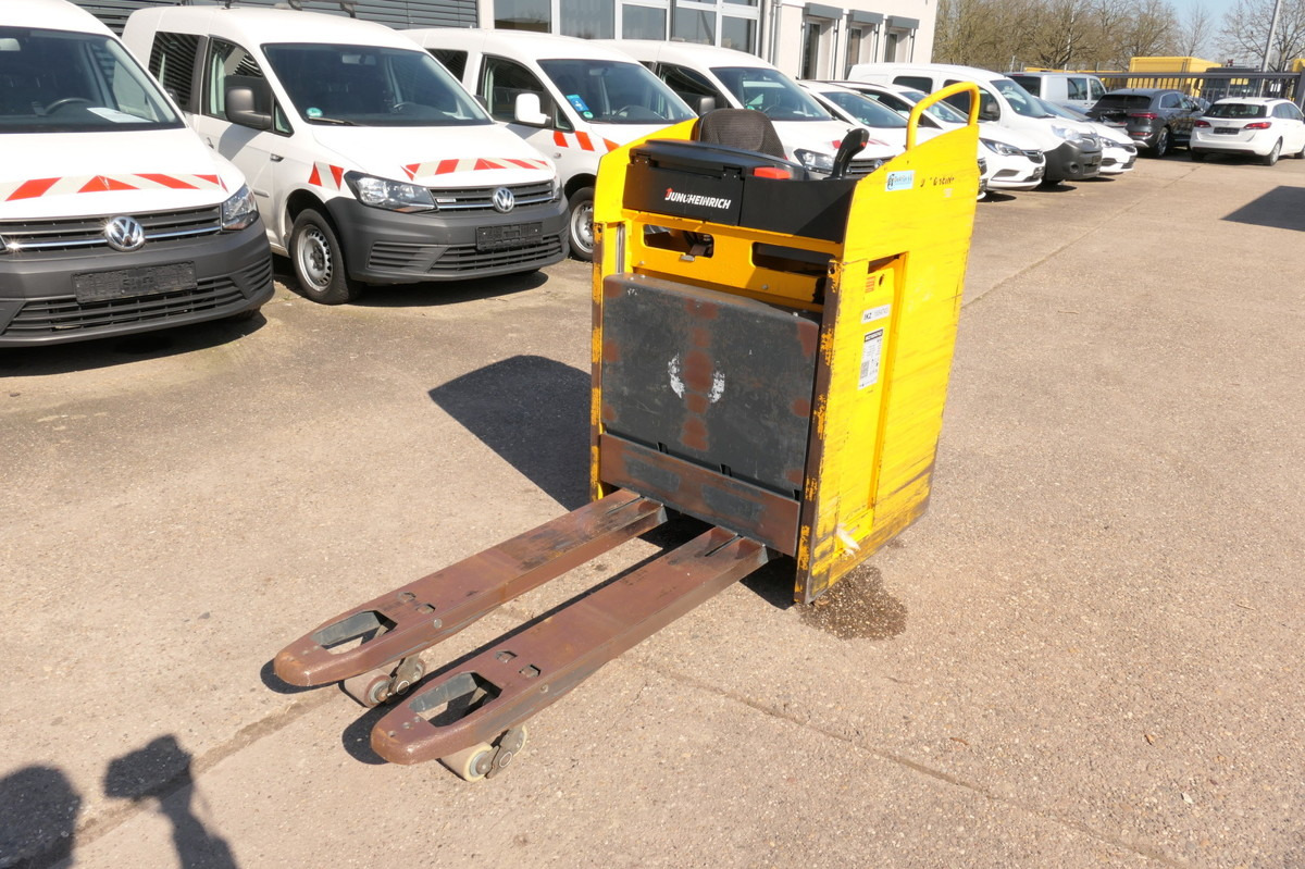 JUNGHEINRICH ESE 220 Batterie 34/2017 - Transpaleta: foto 2 JUNGHEINRICH ESE 220 Batterie 34/2017 - Transpaleta: foto 2