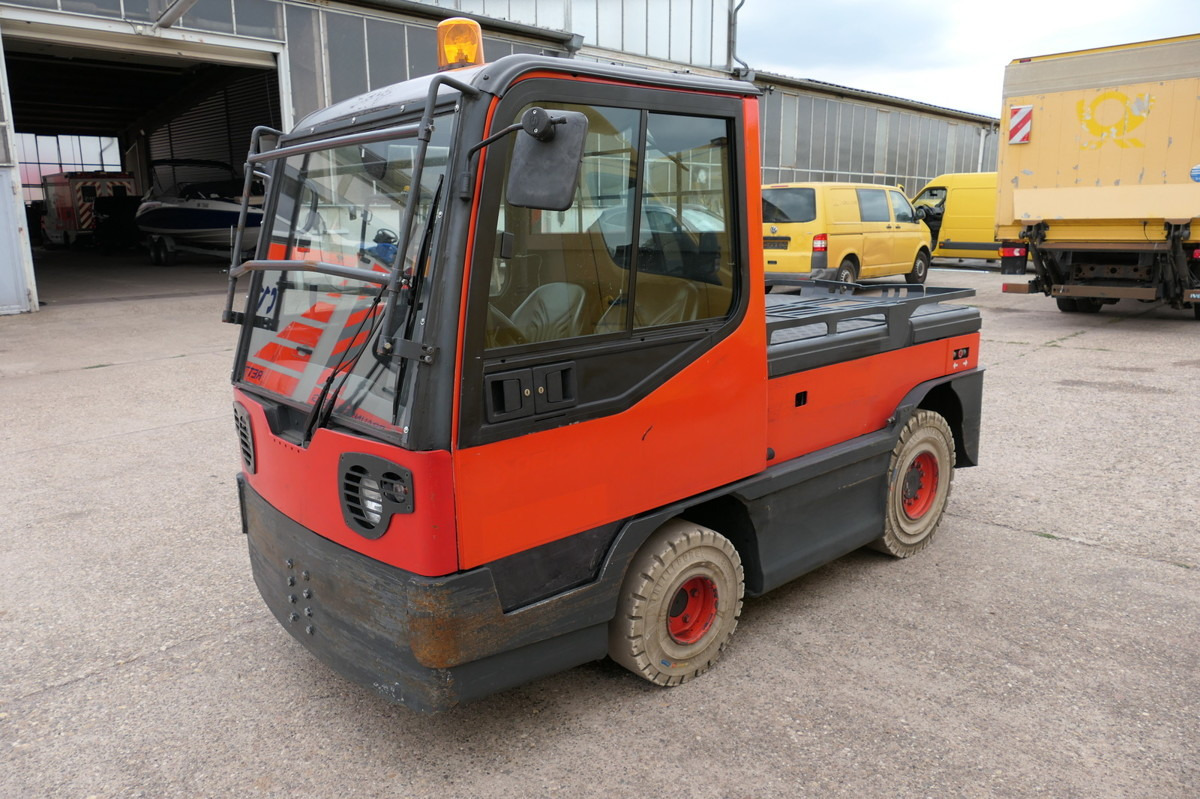 LINDE P250 Schlepper AHK Batterie 10/2022 Schiebetüren - Remolcadora: foto 1 LINDE P250 Schlepper AHK Batterie 10/2022 Schiebetüren - Remolcadora: foto 1