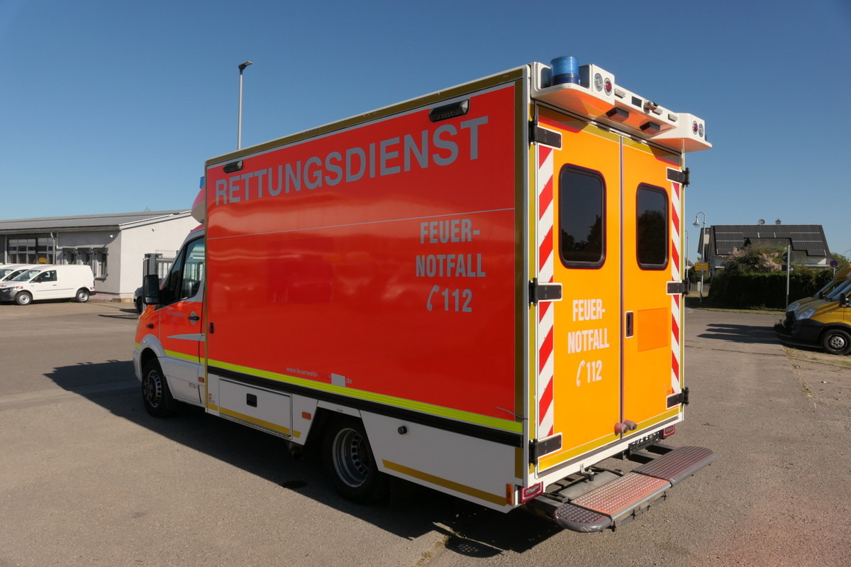 MERCEDES-BENZ Sprinter 519 CDI Klima Krankenwagen - Ambulancia: foto 4 MERCEDES-BENZ Sprinter 519 CDI Klima Krankenwagen - Ambulancia: foto 4