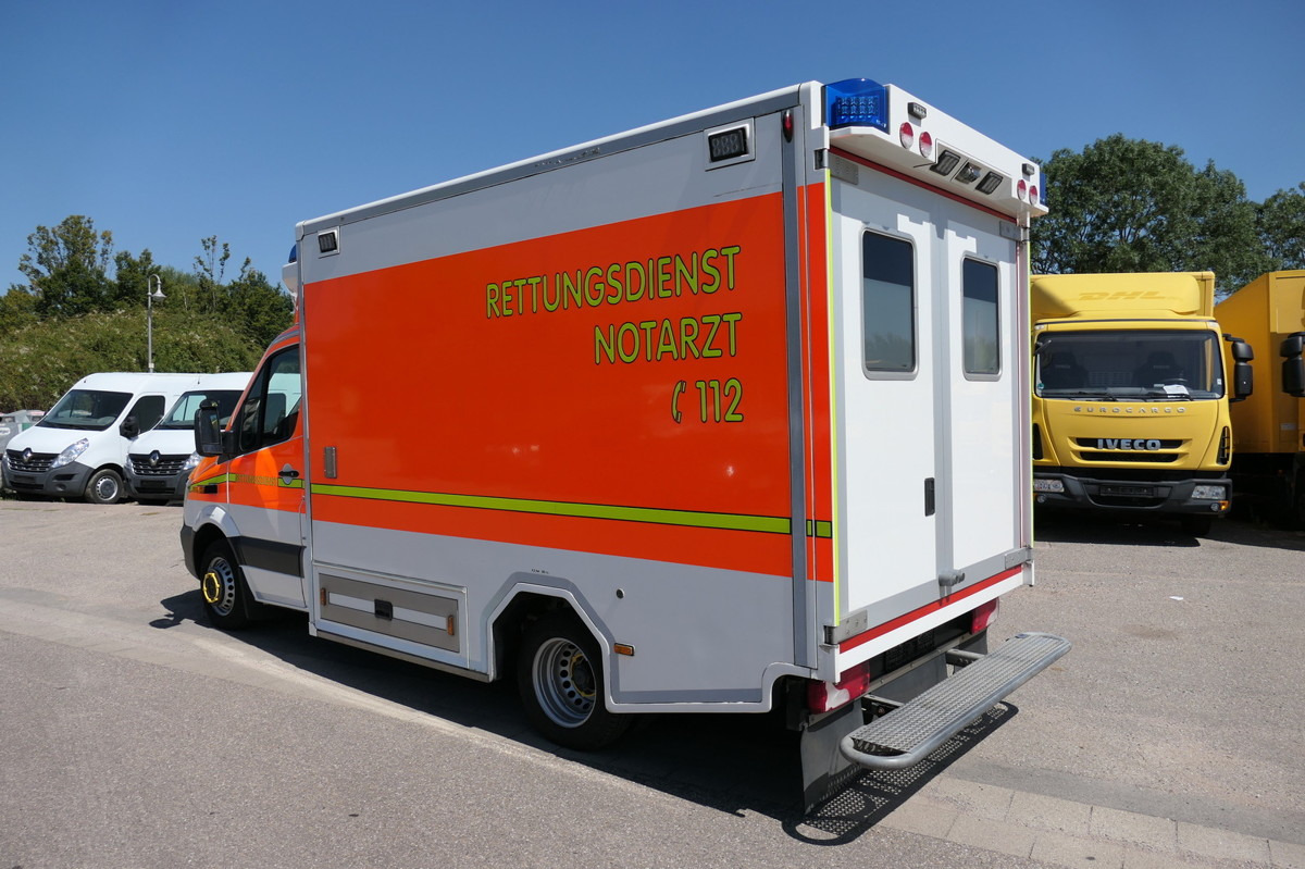 MERCEDES-BENZ Sprinter 519 CDI Klima Krankenwagen - Ambulancia: foto 4 MERCEDES-BENZ Sprinter 519 CDI Klima Krankenwagen - Ambulancia: foto 4