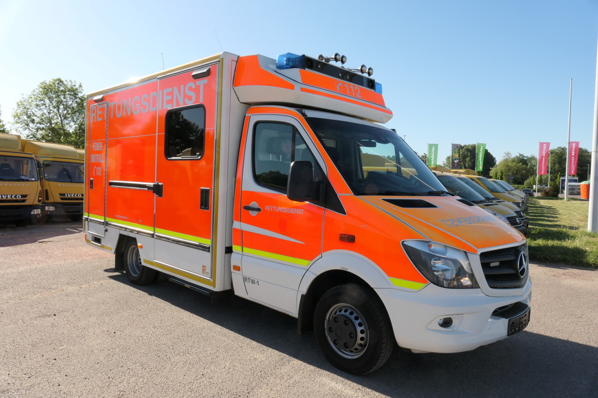 MERCEDES-BENZ Sprinter 519 CDI Klima Krankenwagen - Ambulancia: foto 1 MERCEDES-BENZ Sprinter 519 CDI Klima Krankenwagen - Ambulancia: foto 1