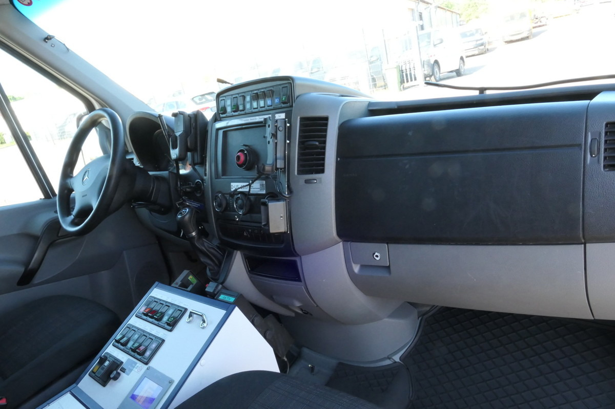 Ambulancia MERCEDES-BENZ Sprinter 519 CDI Klima Krankenwagen: foto 7