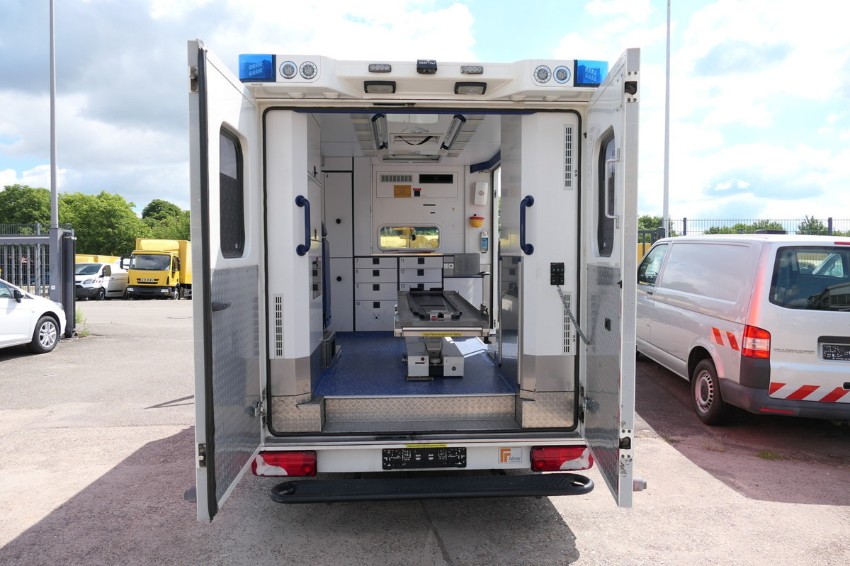 MERCEDES-BENZ Sprinter 519 CDI Klima Krankenwagen Fahrtec Aufb - Ambulancia: foto 5 MERCEDES-BENZ Sprinter 519 CDI Klima Krankenwagen Fahrtec Aufb - Ambulancia: foto 5