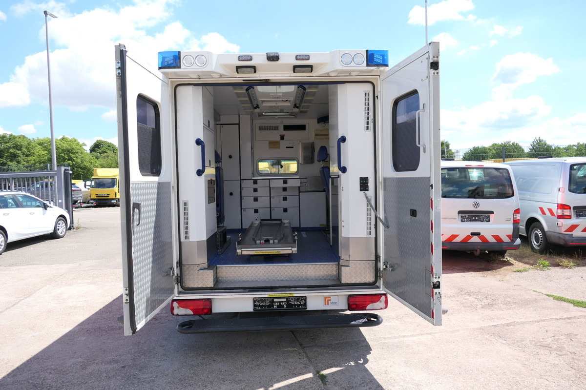 MERCEDES-BENZ Sprinter 519 CDI Klima Krankenwagen Fahrtec Aufb - Ambulancia: foto 5 MERCEDES-BENZ Sprinter 519 CDI Klima Krankenwagen Fahrtec Aufb - Ambulancia: foto 5