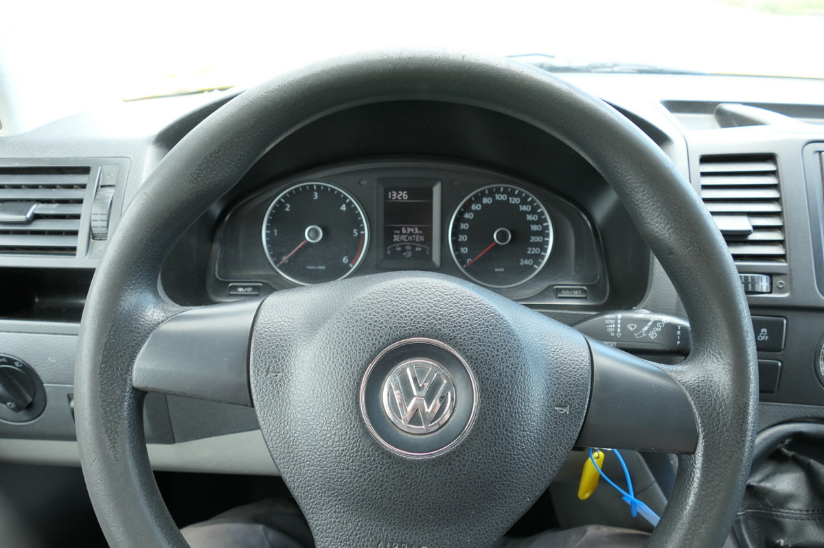 Furgoneta pequeña VW T5 Transporter 2.0 TDI 2-Sitzer PARKTRONIK EURO5: foto 12 Furgoneta pequeña VW T5 Transporter 2.0 TDI 2-Sitzer PARKTRONIK EURO5: foto 12