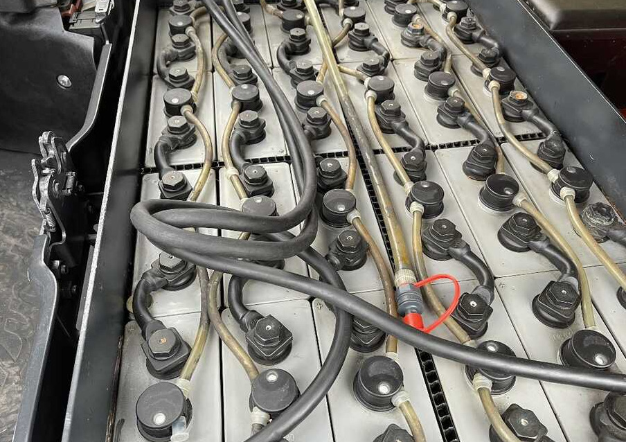 Linde E 14-02 (3000 ore lavoro) - Carretilla elevadora eléctrica: foto 2 Linde E 14-02 (3000 ore lavoro) - Carretilla elevadora eléctrica: foto 2