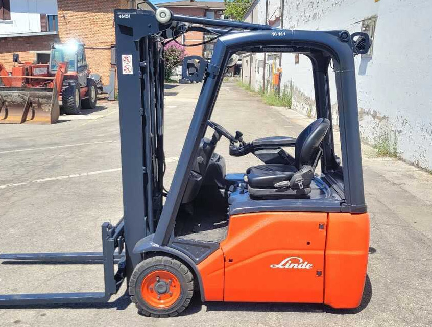 Linde E 16 C-01/386 (batt. 2016) - Carretilla elevadora eléctrica: foto 3 Linde E 16 C-01/386 (batt. 2016) - Carretilla elevadora eléctrica: foto 3