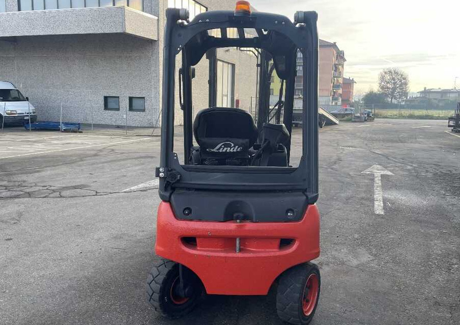 Linde E 16 P-02/386 - Carretilla elevadora eléctrica: foto 4 Linde E 16 P-02/386 - Carretilla elevadora eléctrica: foto 4