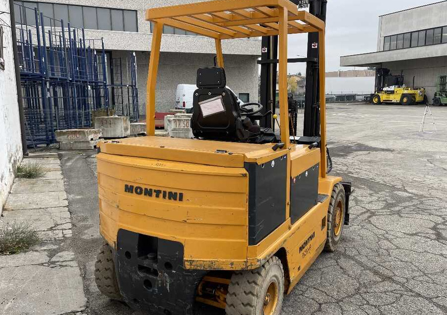 Montini 4000 AE (1000 ore di lavoro) - Carretilla elevadora eléctrica: foto 5 Montini 4000 AE (1000 ore di lavoro) - Carretilla elevadora eléctrica: foto 5