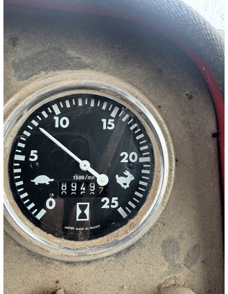 Massey Ferguson 590 - Tractor: foto 5 Massey Ferguson 590 - Tractor: foto 5