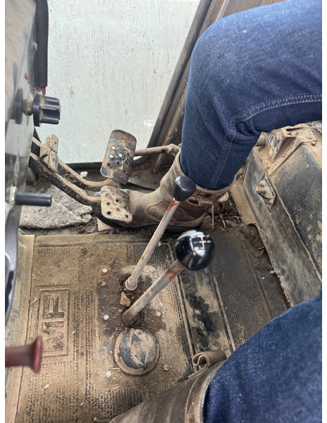 Massey Ferguson 590 - Tractor: foto 4 Massey Ferguson 590 - Tractor: foto 4